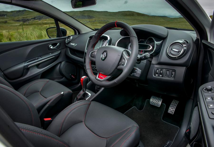  Renault Clio R.S. 220 Trophy 2015 года  (фото 38 из 48)